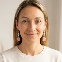 AI Generated Boucles d'oreilles Nébuleuse portées - Vue de face