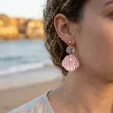 AI Generated Mise en situation boucles d'oreilles Rosaline