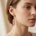 AI Generated Boucles d'oreilles Rosaline portées par un mannequin