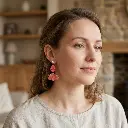 AI Generated Boucles d'oreilles Rubis sur mannequin