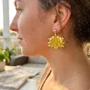 AI Generated Boucles d'oreilles Soléia sur mannequin