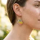 AI Generated Boucles d'oreilles Marbéla portées par un mannequin
