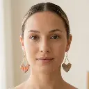 AI Generated Portrait de face boucles d'oreilles Marbéla