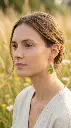 AI Generated Mise en situation mannequin - Boucles d'oreilles Rosée des Prés