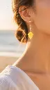 AI Generated Éclat de Soleil – porté (extérieur golden hour)