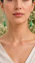 AI Generated Éventail d’Émeraude – vue de face sur modèle humain, fond floral
