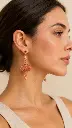 AI Generated Lotus Marbré – boucles d’oreilles portées, vue de profil