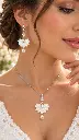 Portrait nuptial aux perles florales.webp